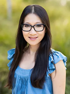 dr-bao-quynh-julian-md-144x192 dr-bao-quynh-julian-md-144x192